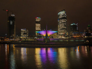 Front Room Studios (photography) - Lakefront view of Milwaukee Art Museum at night