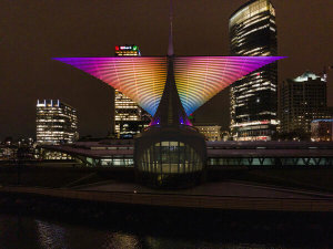Front Room Studios (photography) - Lakefront view of Quadracci Pavilion, illuminated